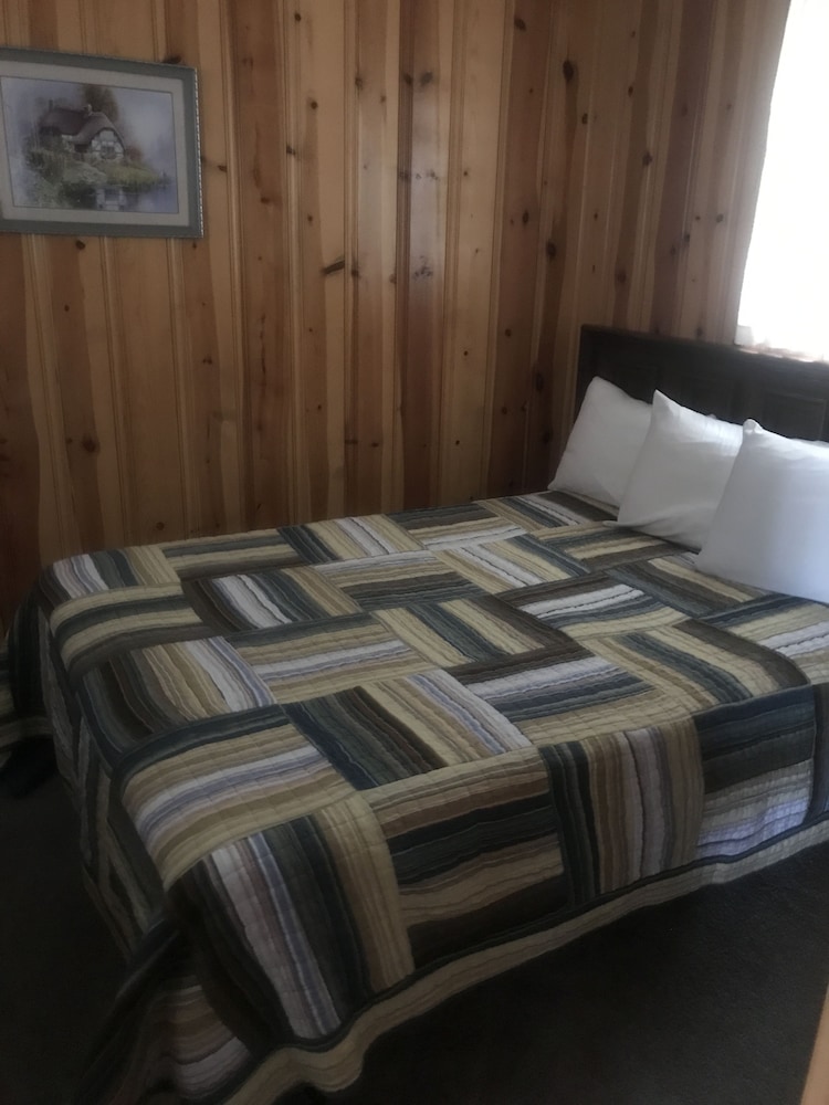 Classic Quadruple Room, 2 Queen Beds, Non Smoking