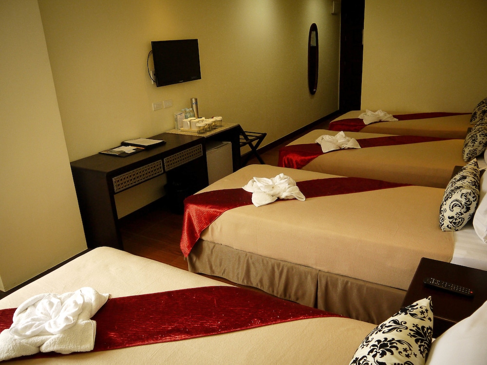 Quadruple Room, Multiple Beds photo 3