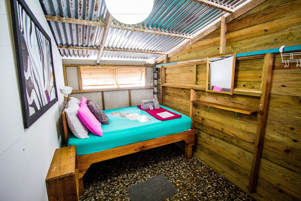 Basic Double Room, 1 Double Bed, Shared Bathroom, Sea View photo 2