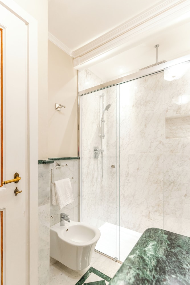 Classic Double or Twin Room - Photo 37