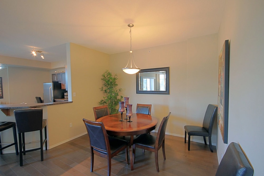 Premium Suite, 3 Bedrooms, Pool View photo 3