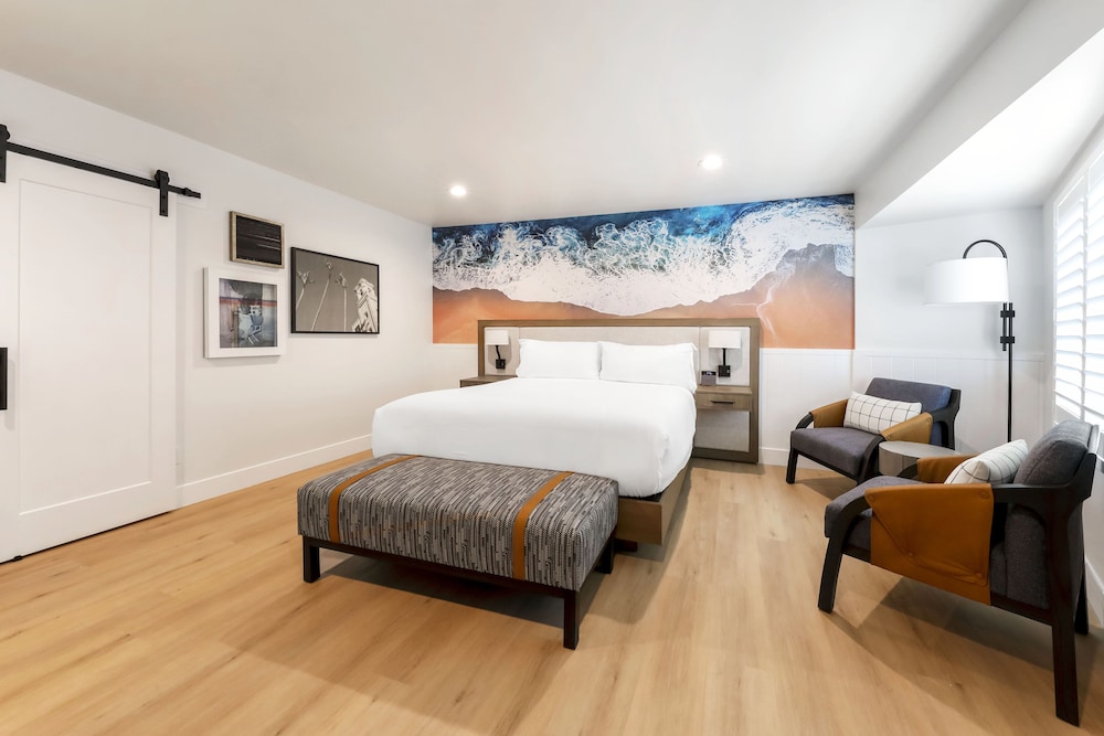 Deluxe Room, 1 King Bed, Ocean View photo 1