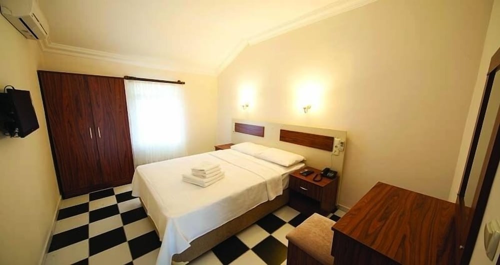 Family Room, 2 Bedrooms