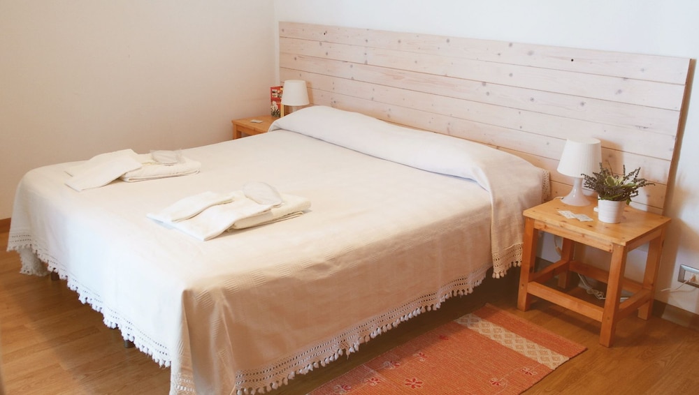 Classic Double Room, Private Bathroom (External) - Photo 3