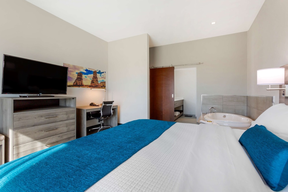 Suite, 1 King Bed, Non Smoking, Jetted Tub (with Sofabed) - Photo 2