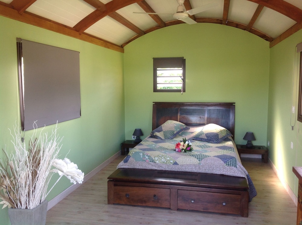 Tzigane Caravan, Shared Bathroom photo 1