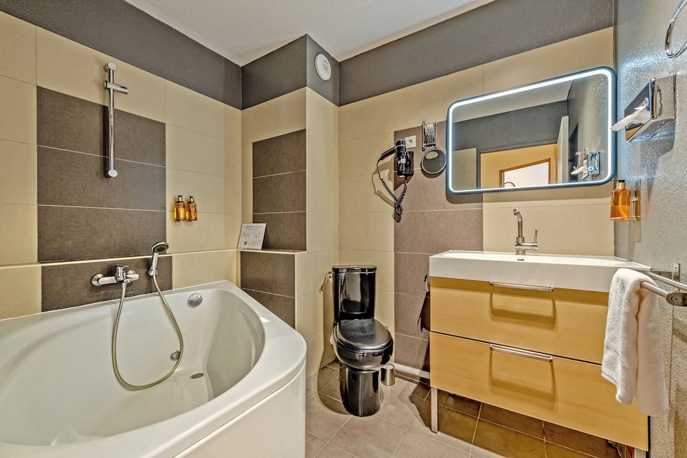 Superior Studio Suite - Photo 7