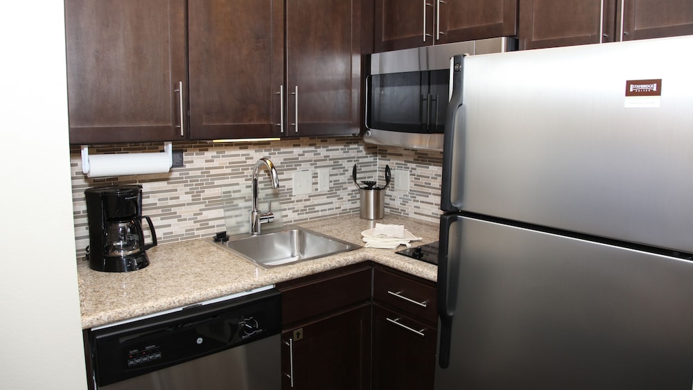 Suite, 1 Bedroom, Accessible, Kitchen (Mobility, Accessible Tub) - Photo 4