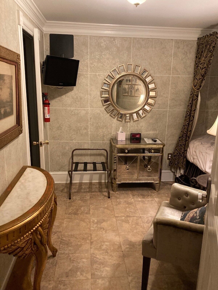 Comfort Suite, Ensuite (Neo-Classical)