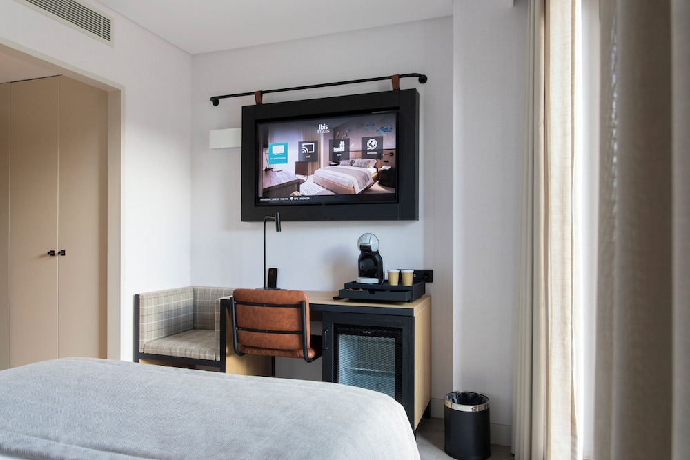 Superior Room, 1 Double Bed, Accessible thumbnail 5