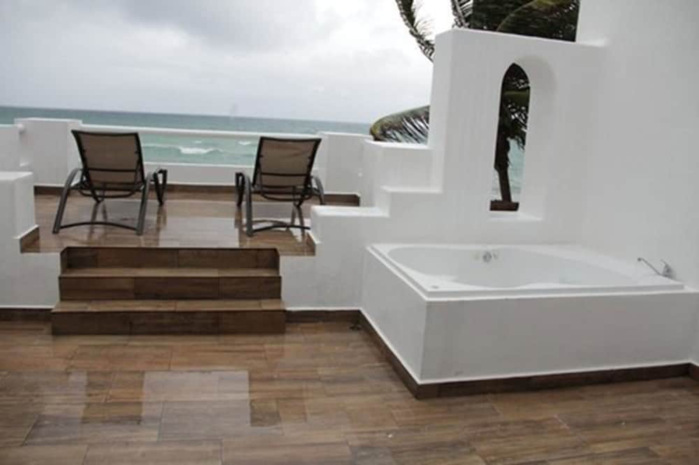 Honeymoon Room with Jacuzzi and Terrace - Photo 12
