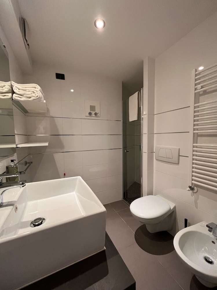 Panoramic Suite, Lake View - Photo 3