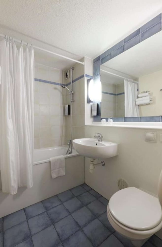 Standard Room, 1 Double Bed - Photo 9