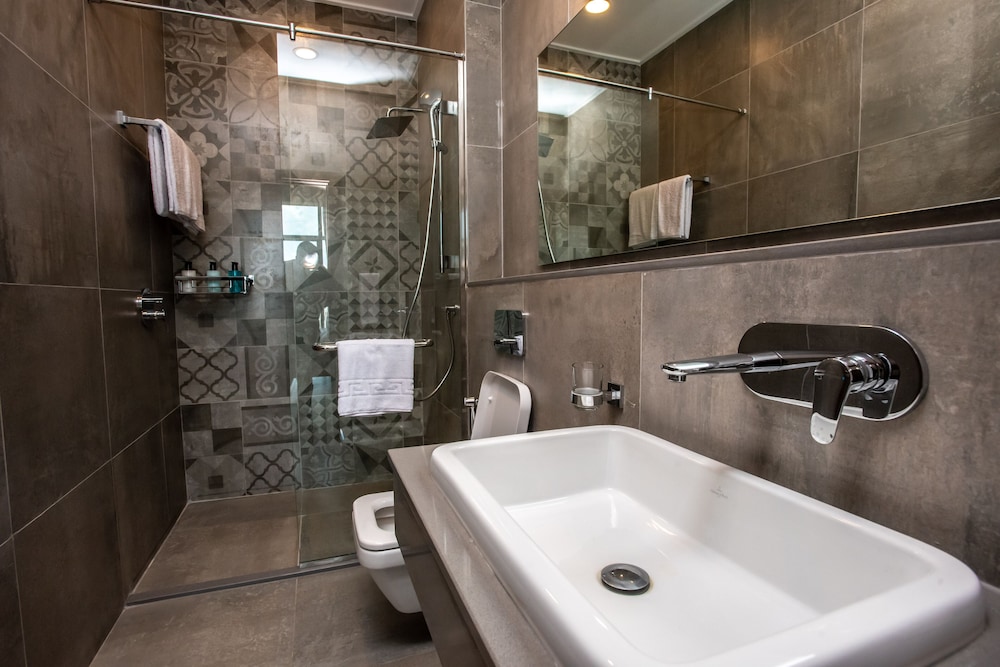1 Bedroom Standard Suite - Photo 2