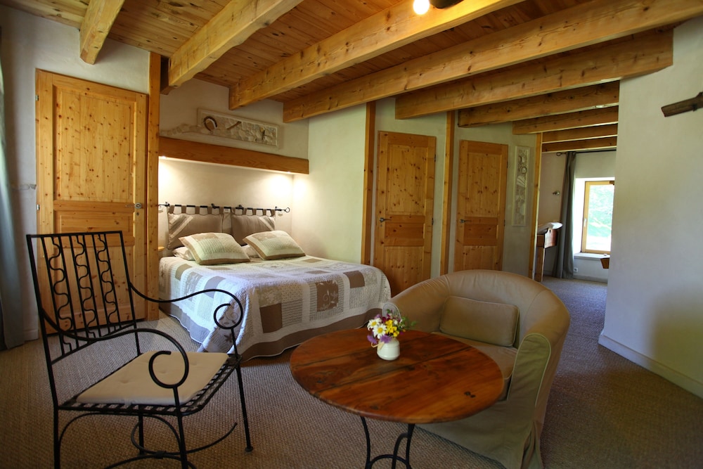 Family Room (Cote Sources)