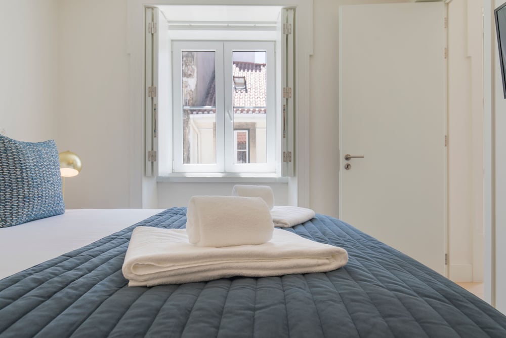 City Apartment, Multiple Beds, Kitchen, City View photo 2