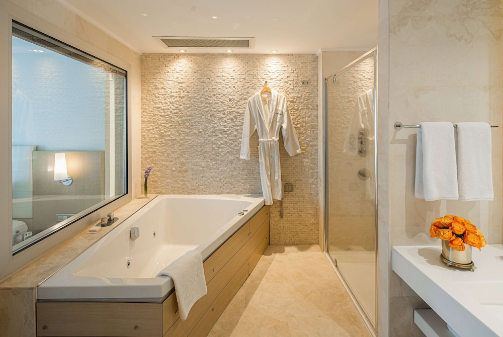 Suite, 1 King Bed, Non Smoking - Photo 8
