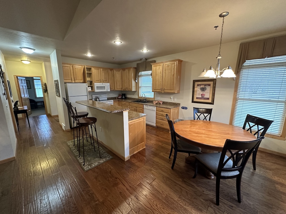 Luxury Condo photo 1