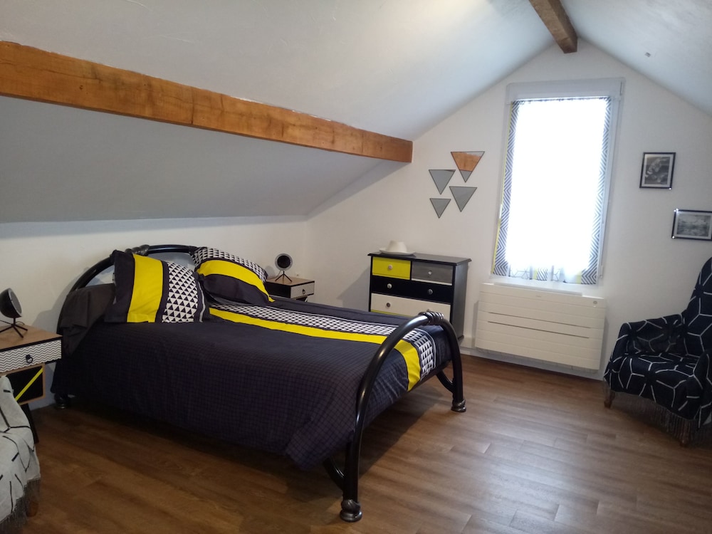 Triple Room, Private Bathroom (Jonquille) photo 1