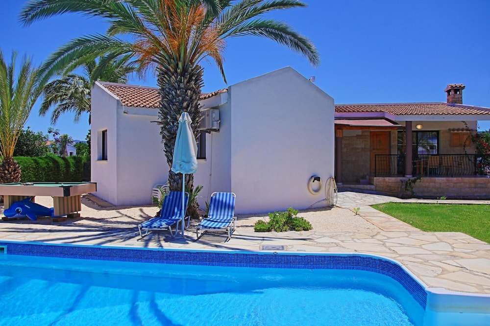 Villa photo 2