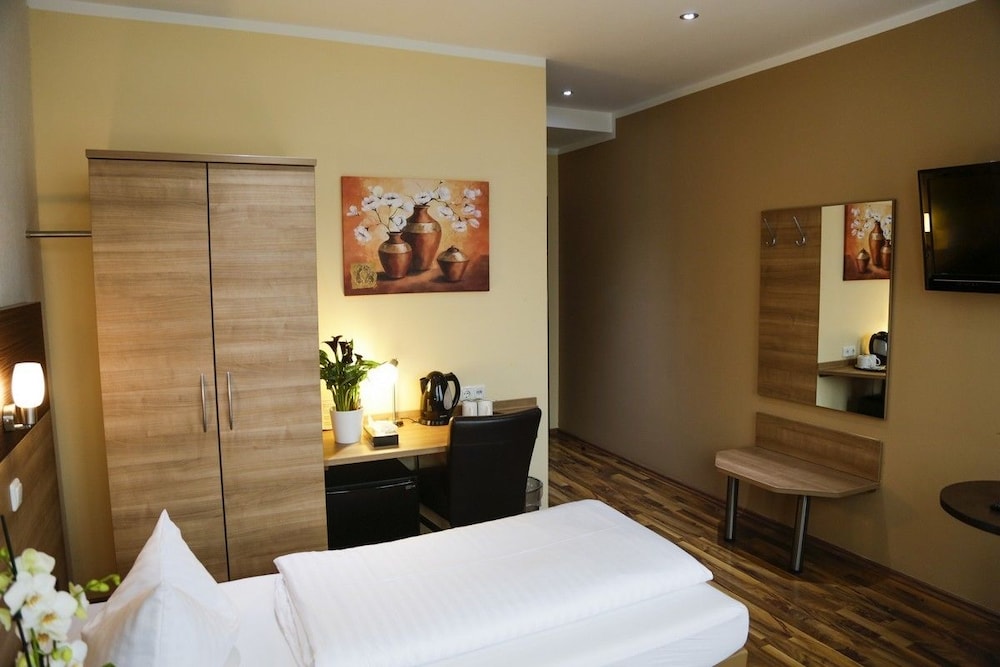 Single Room photo 2