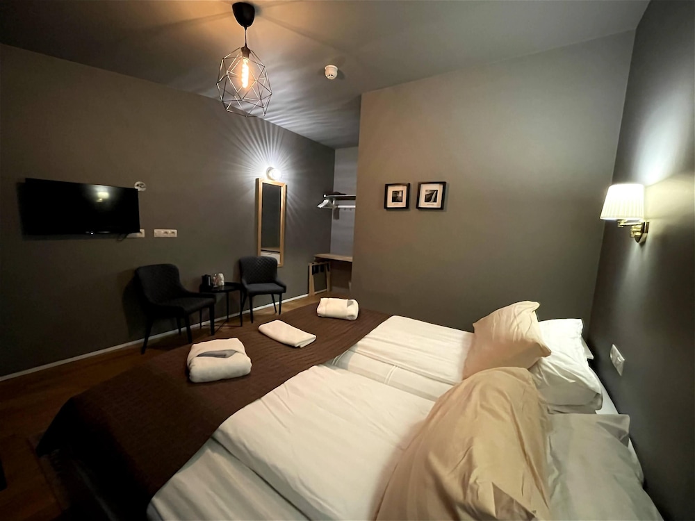 Double or Twin Room with Hot Tub and Sauna Access photo 3