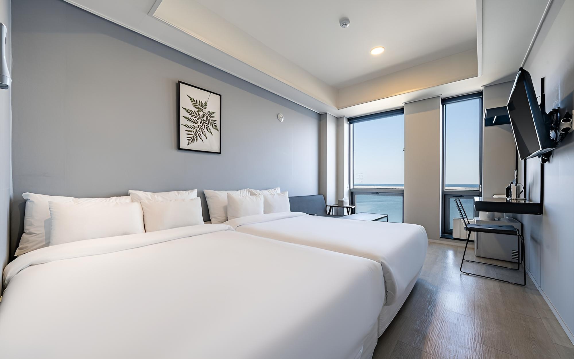 Room (Ocean View Double Twin for 3) - Photo 3