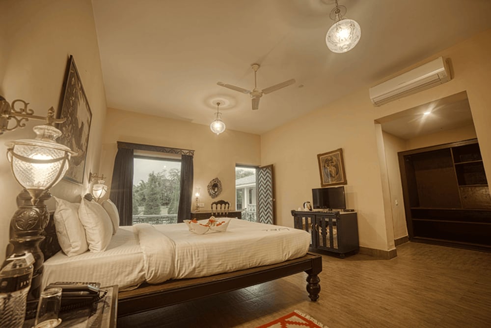 Queens Room - Photo 8