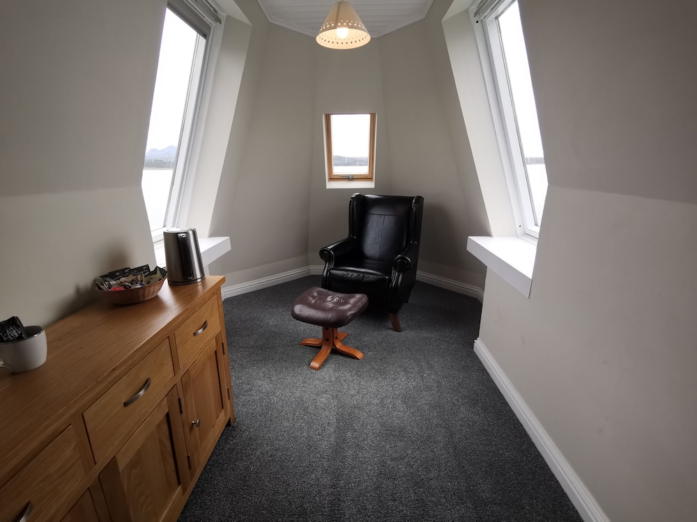 Deluxe Suite, Private Bathroom, Sea View - Photo 1