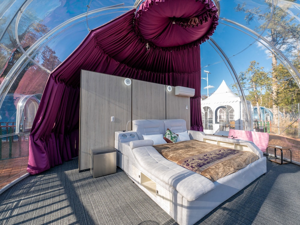Village Dorm,1 King Size Bed - Photo 1