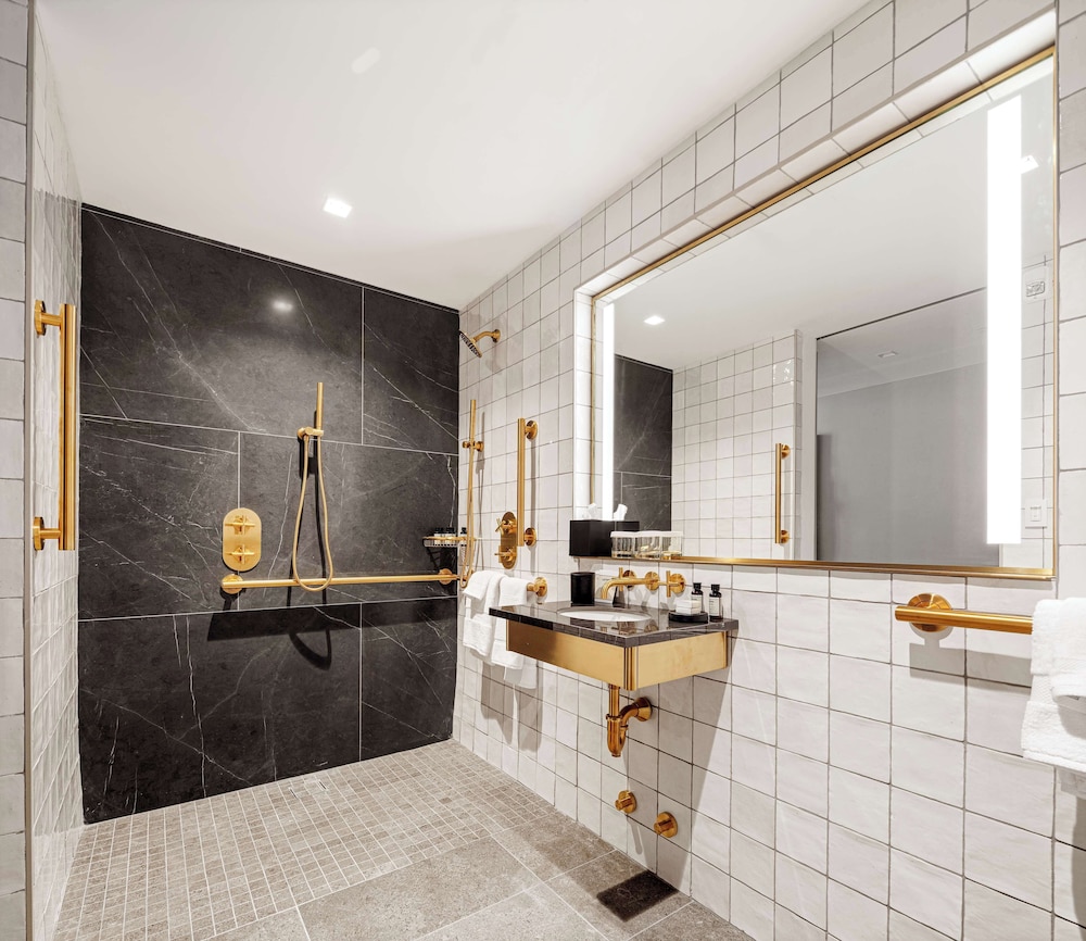Room, 2 Double Beds (Roll-In Shower)