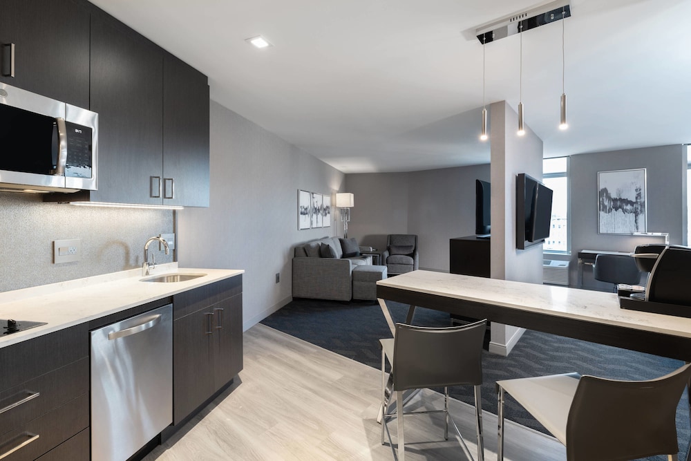 Suite, 1 Bedroom photo 2