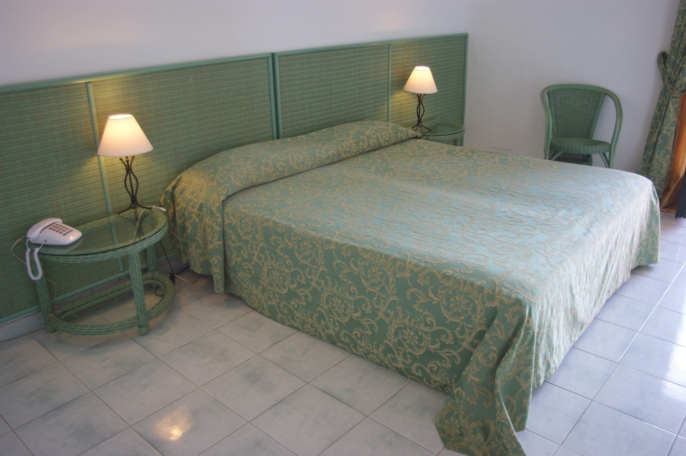 Double or Twin Room photo 2