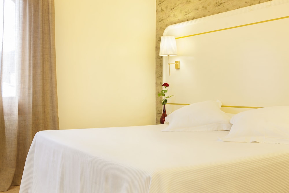 Standard Double Room - Photo 2