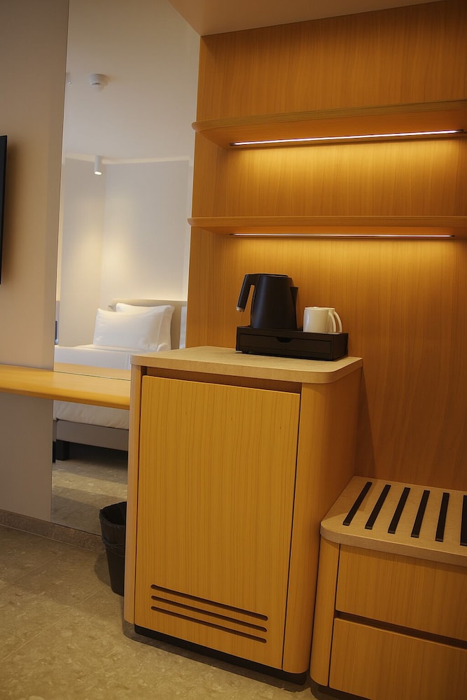Standard Room, 1 King Bed, Patio (20SQM, Flatscreen TV)