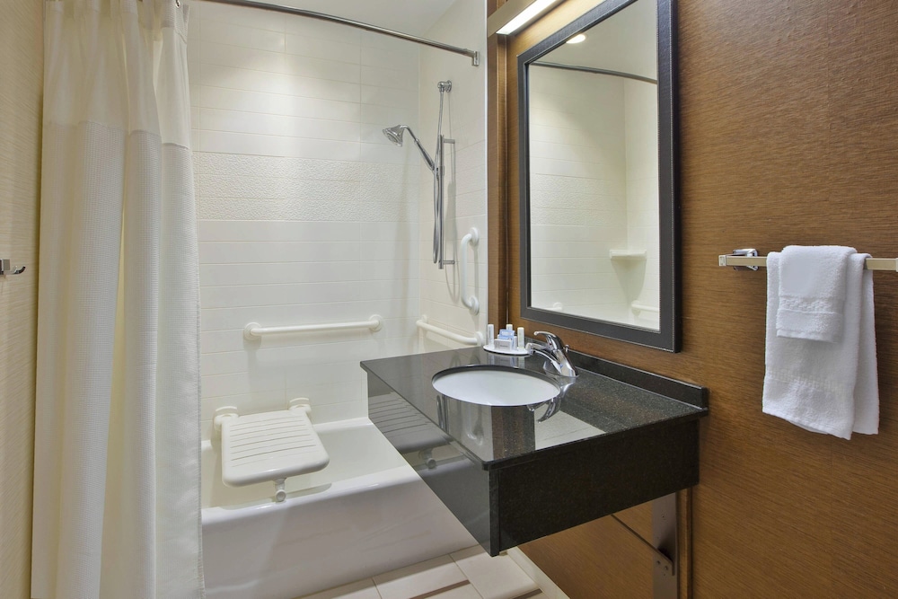 Room, 2 Queen Beds (Mobility Accessible, Tub) - Photo 5