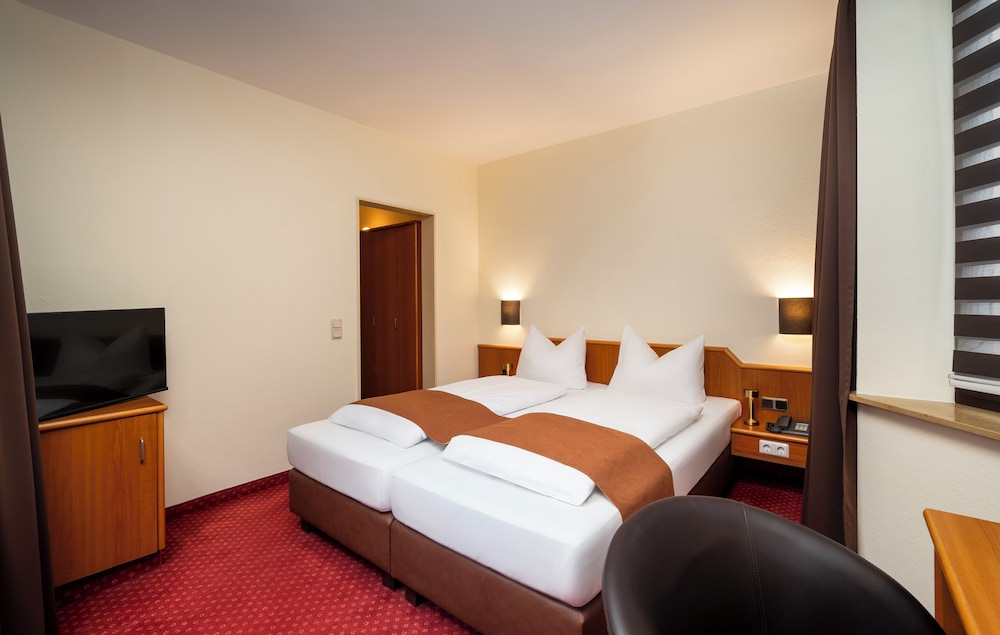 Double Room, 1 Queen Bed, Non Smoking, Private Bathroom photo 2