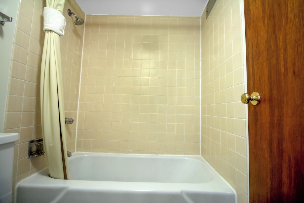 Room, 2 Queen Beds, Non Smoking - Photo 10