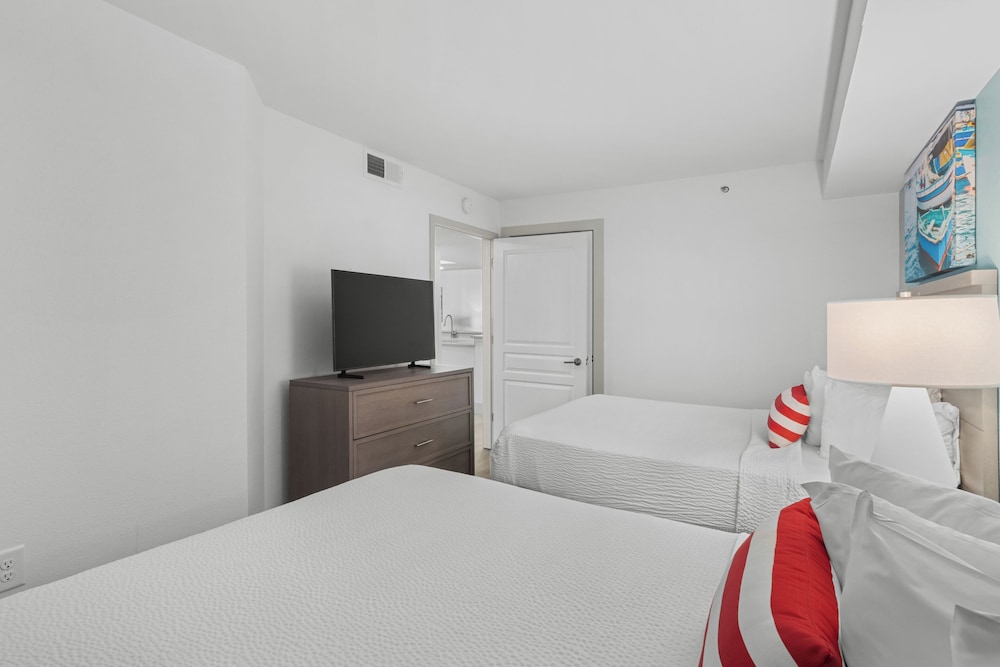 Mariner Ocean View Deluxe Three Bedroom Condo - Photo 2