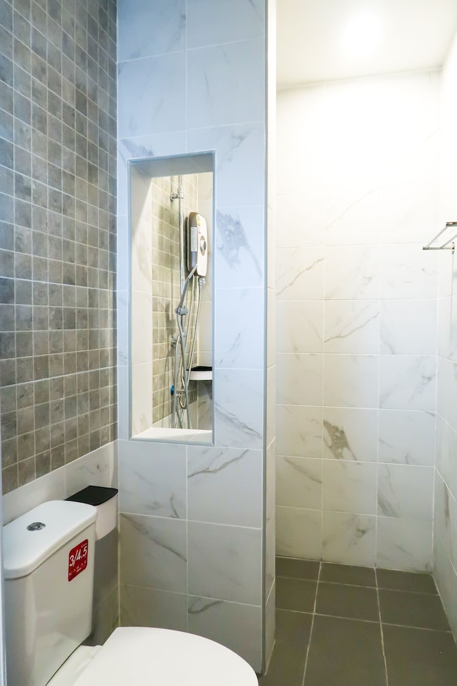 Standard Quadruple Room Type B - Photo 6