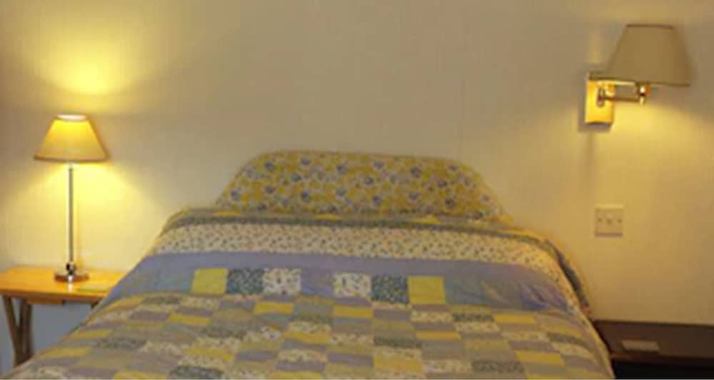Family Room (2 adults + 2 children) photo 2