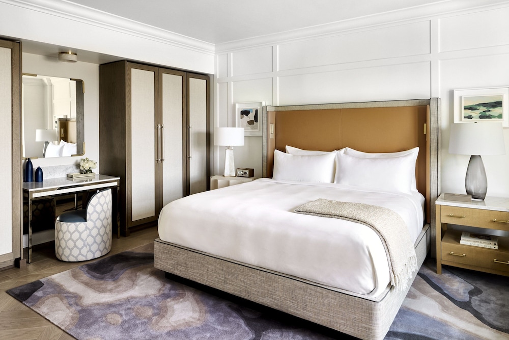 One Bedroom Suite, Club Access - Photo 4