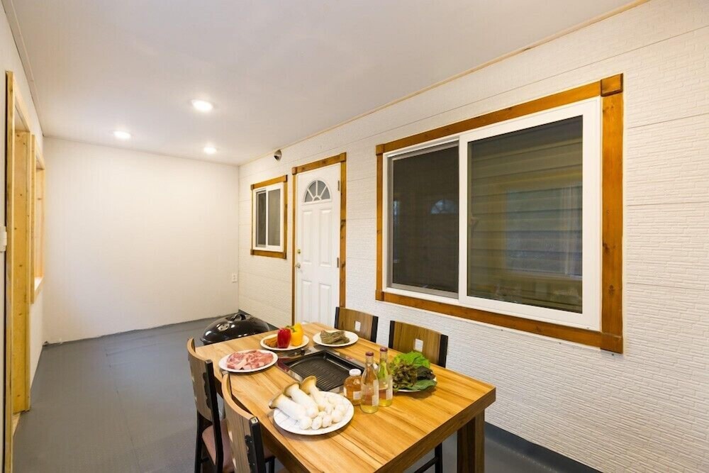 Room (Natural) - Photo 7