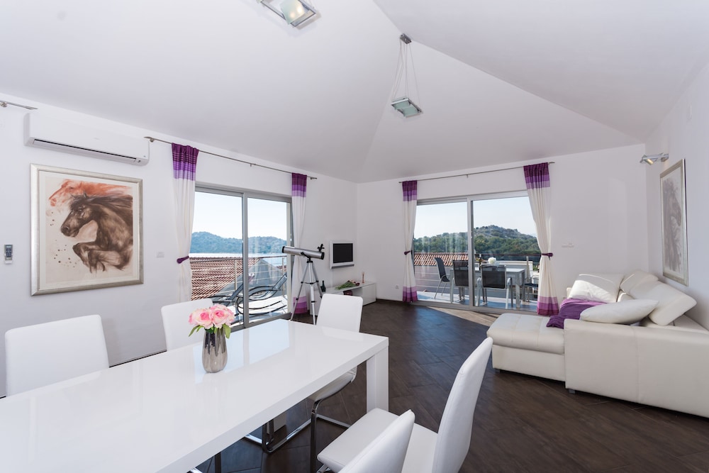 Apartment, 2 Bedrooms, Smoking, Balcony photo 2