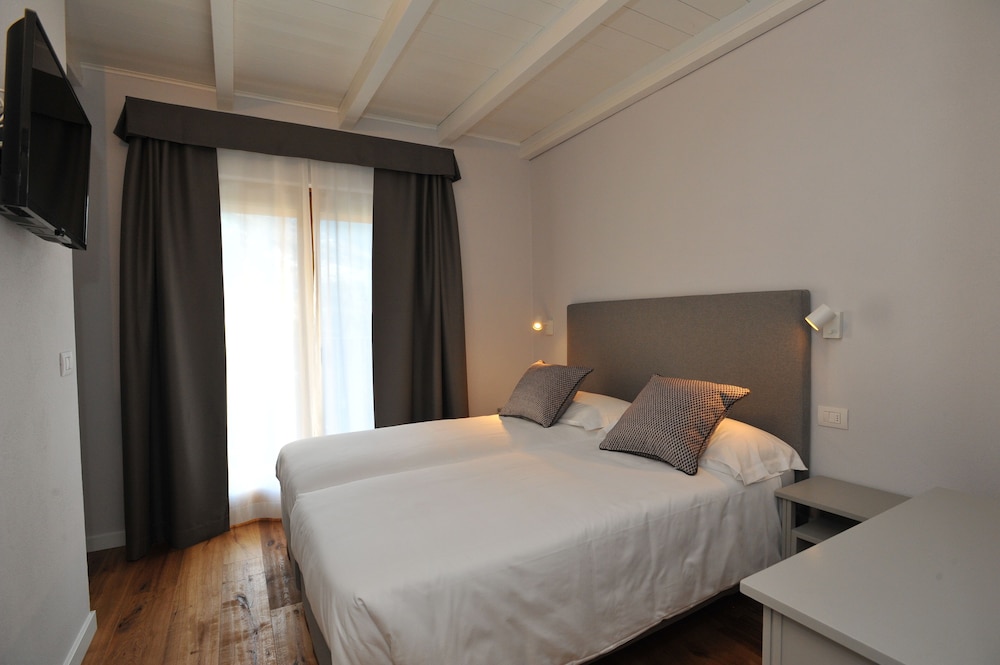 Economy Double or Twin Room photo 2