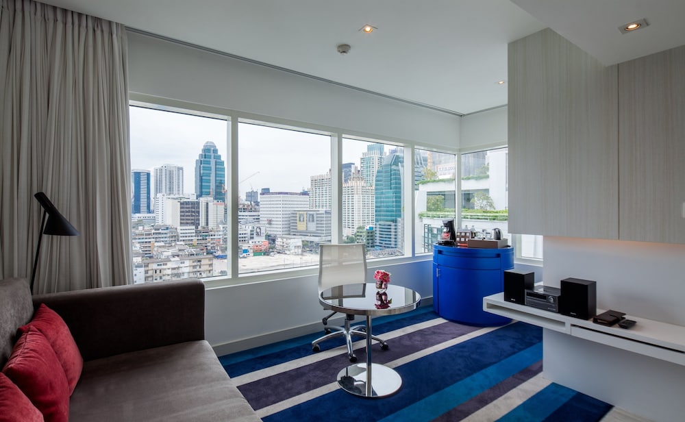 Deluxe Suite, 1 King Bed with Sofa bed, City View photo 1