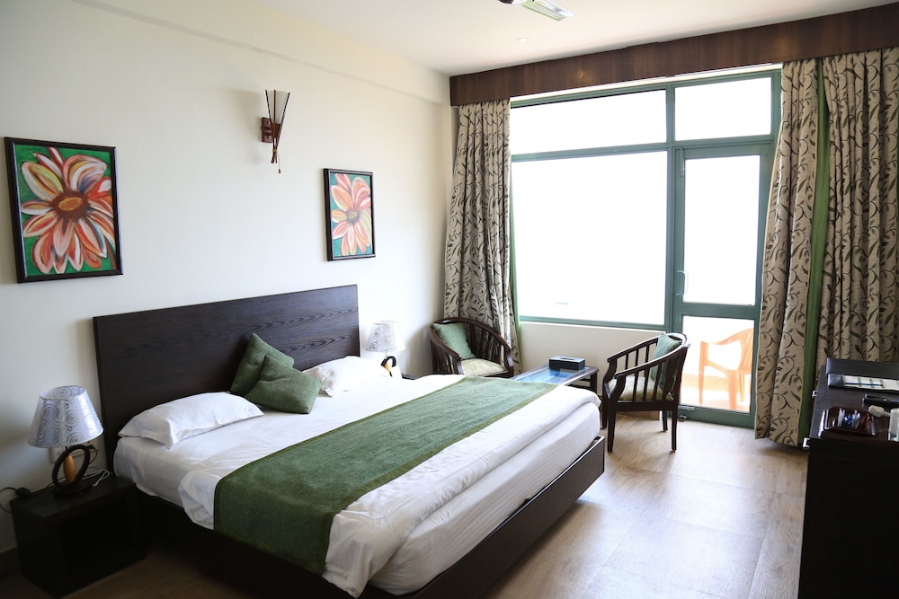 Deluxe Room With Balcony photo 2