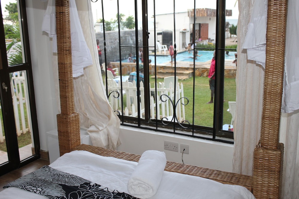 Deluxe Single Room, 1 Bedroom, Balcony, Beachside photo 1