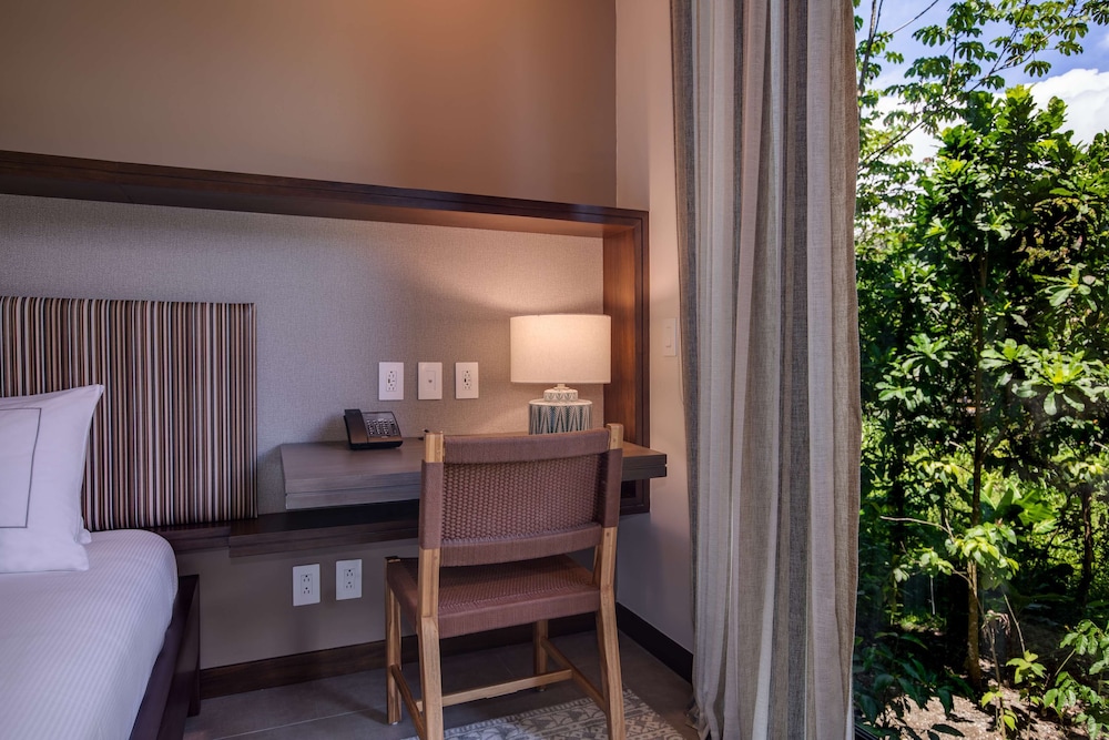 Suite, 3 Bedrooms - Photo 1