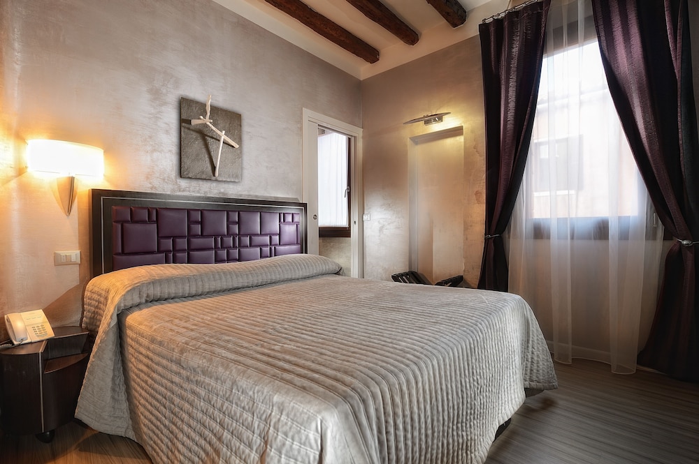 Double or Twin Room, Annex Building thumbnail 5